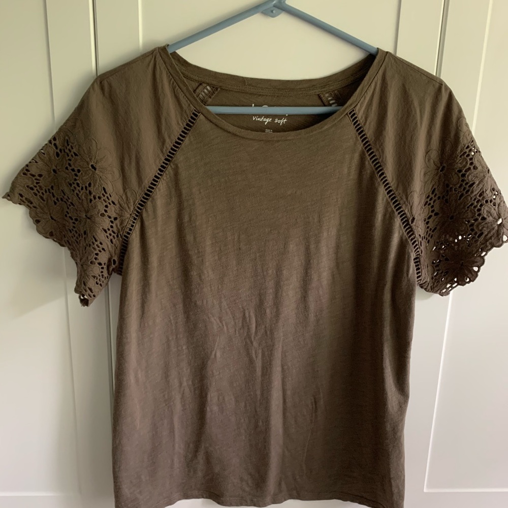 LOFT Vintage soft  Eyelet sleeve casual feminine